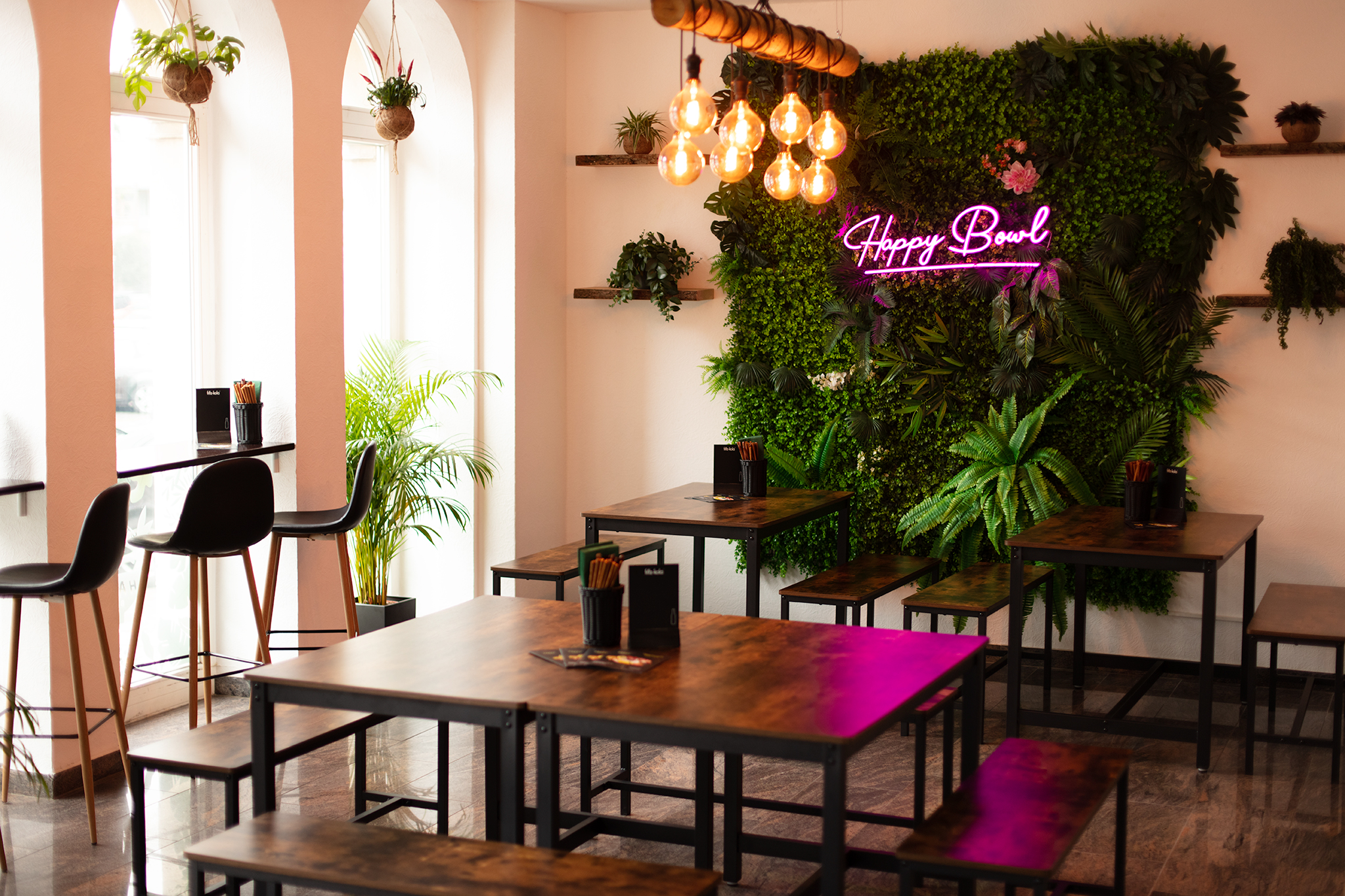 Pokebowl Healthy Food Dresden Interieur Neonlicht Reklame Pflanzen